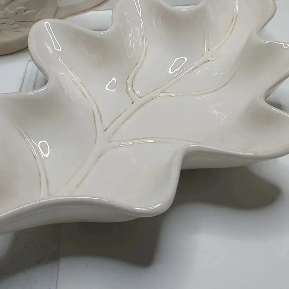 2 Victoria Pottery Black Hawk Marketing, White Ceramic Leaf Serving Dish - Picture 5 of 6